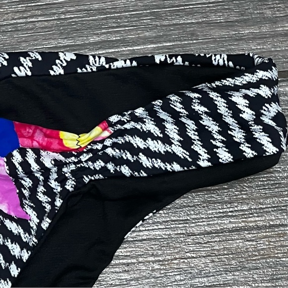 NWT Bar III | Feathered Daze Bikini Bottoms Size Large Reversible Multi & Black - Picture 7 of 16